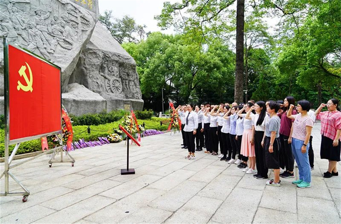 献礼建党百年丨云顶国际官网党建经验入选《南方工报》“寻百家非公企业党工发展路”专题报道！